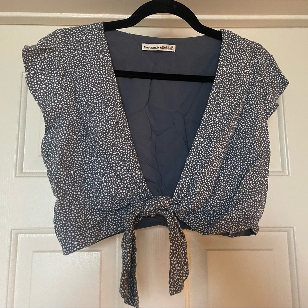 Abercrombie & Fitch Blue and White tie front top